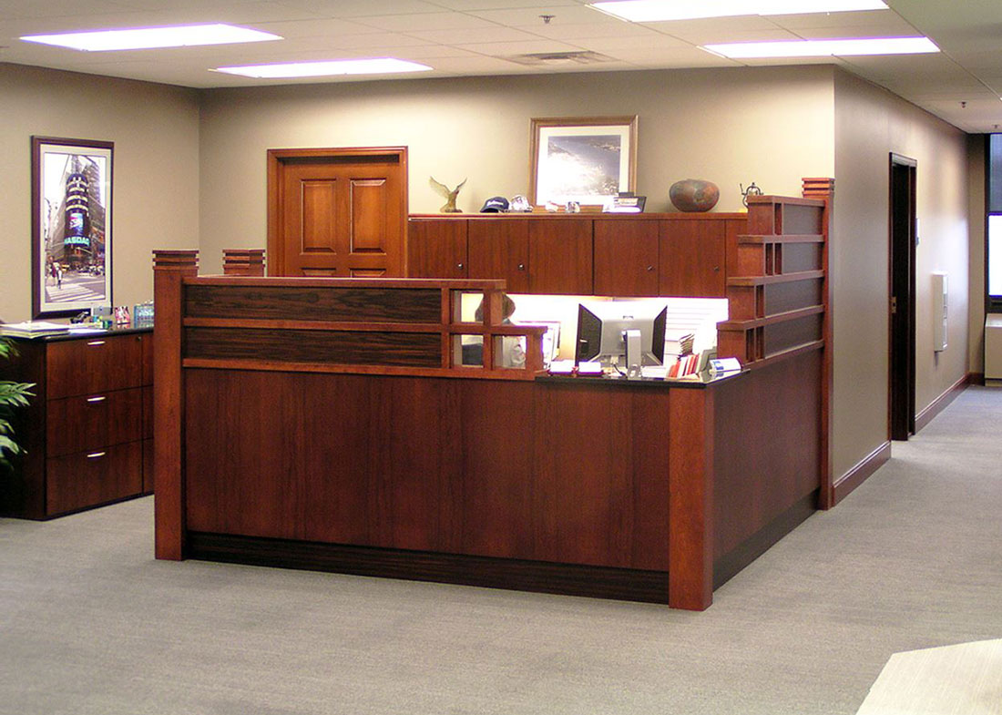 American Commercial Lines L Shaped Reception Desk
