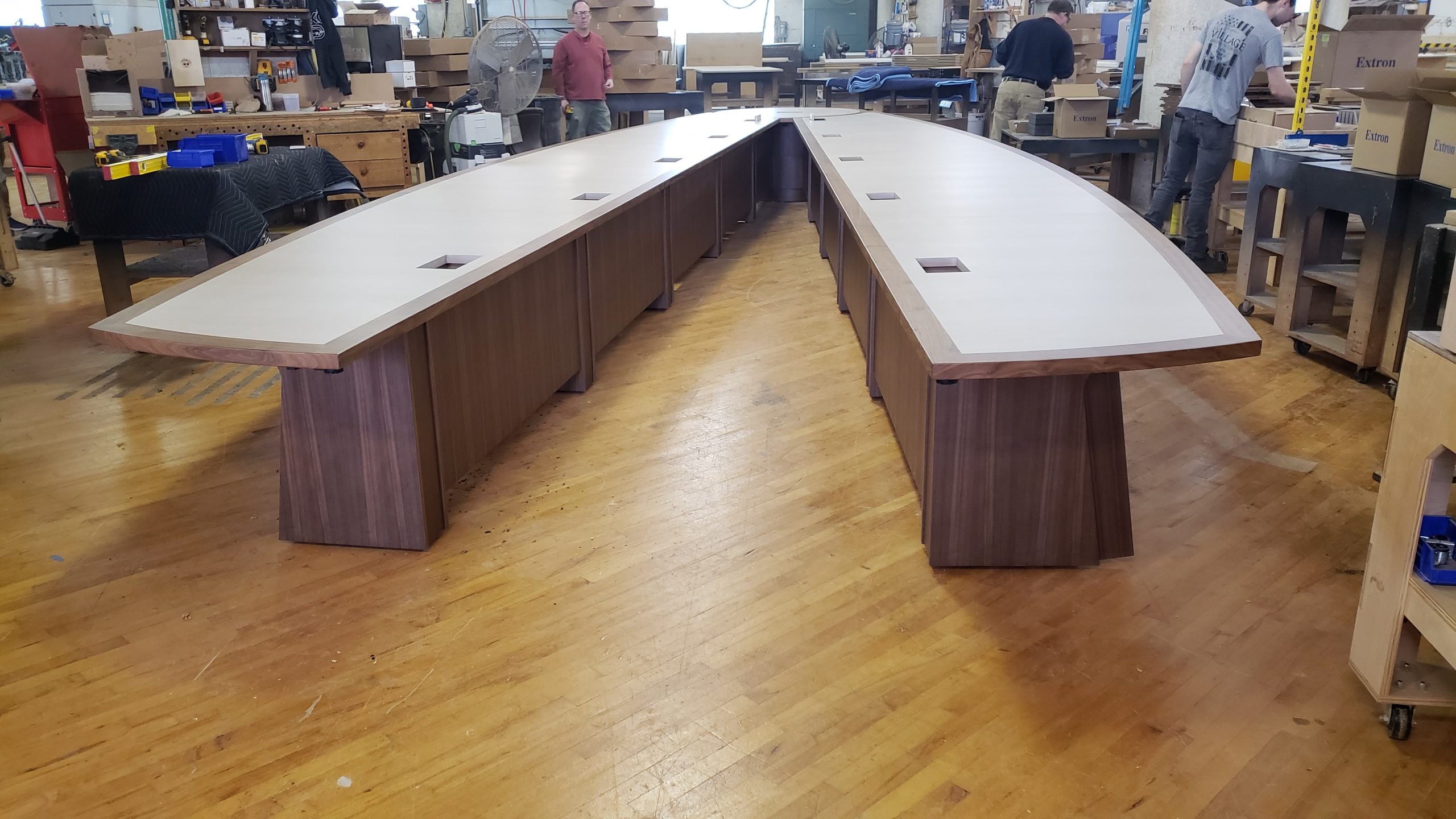 scissoring table